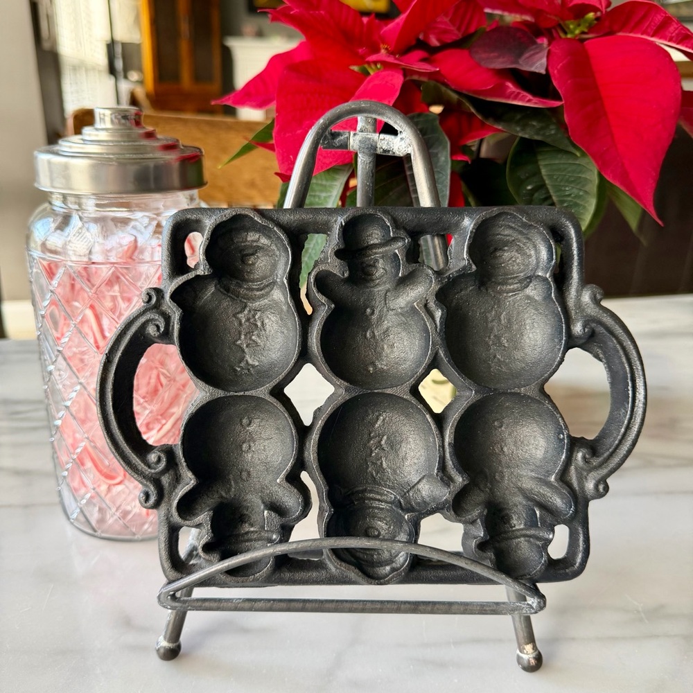 Vintage Cast Iron Snowman Baking Mold•NEVER USED•(John Wright?)•6”x 8”•6-Cavity